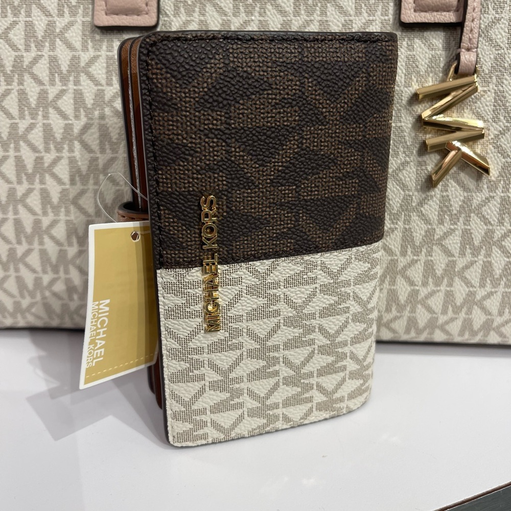 MICHAEL KORS Jet Set Medium Zip CN Two-Tone Logo Bifold Wallet
Brown Multi
NWT - Picture 15 of 16